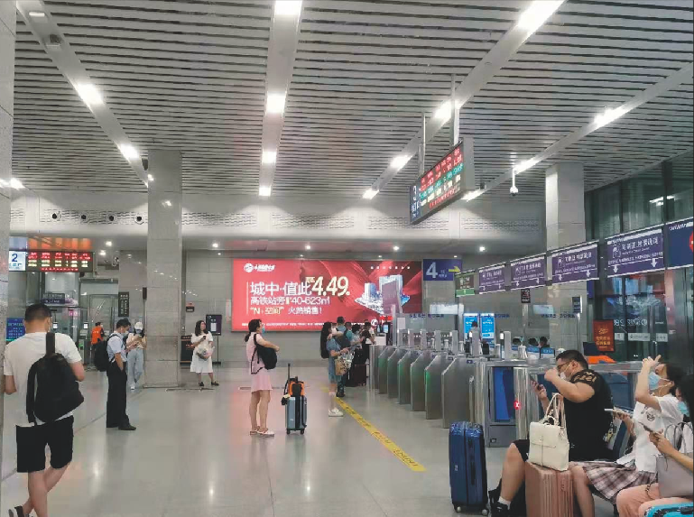高铁灯箱4.png